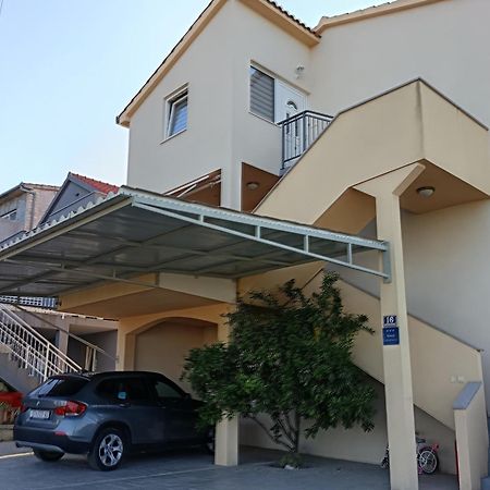 דירות Kaštela Lana I Natali מראה חיצוני תמונה